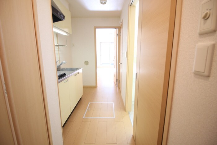 物件内観写真14　(廊下)