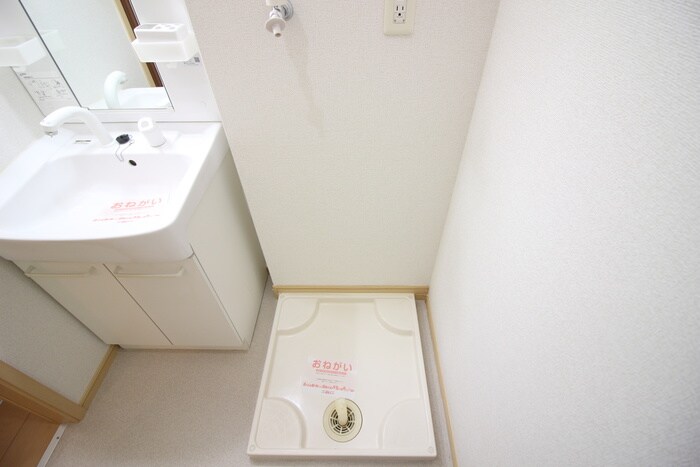 物件内観写真16　(洗濯機置場)