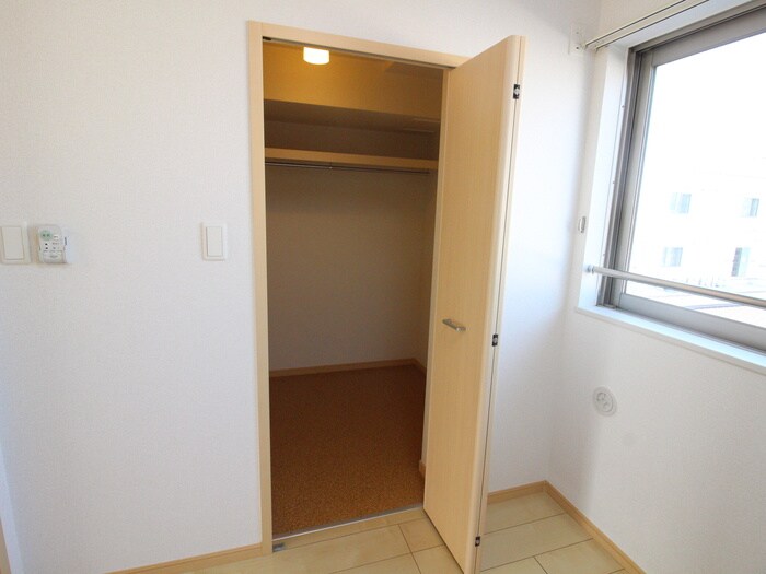 物件内観写真11　(収納)