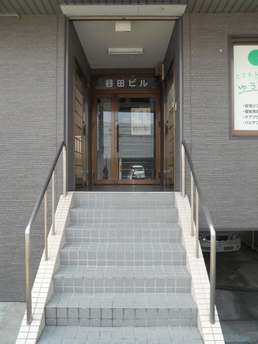 物件外観写真2　(エントランス部分)