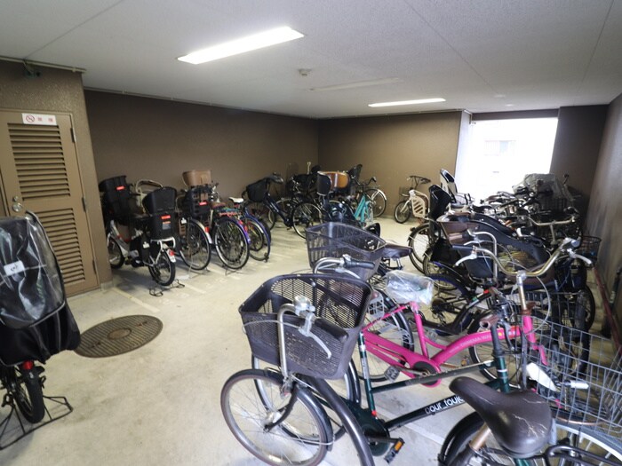物件外観写真6　(駐輪場)