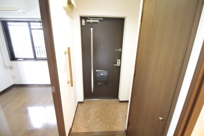 物件内観写真17　(玄関)