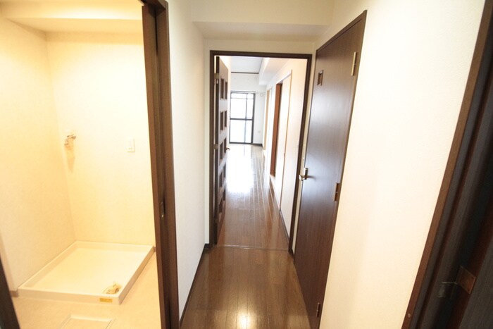 物件内観写真18　(廊下)