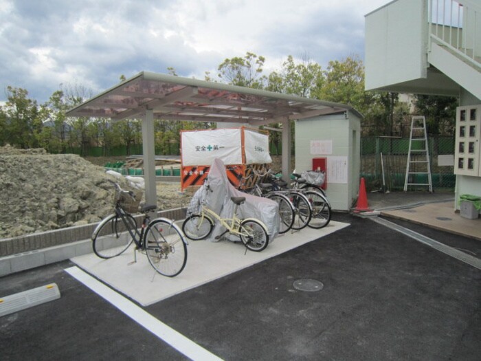 物件外観写真5　(駐輪場)