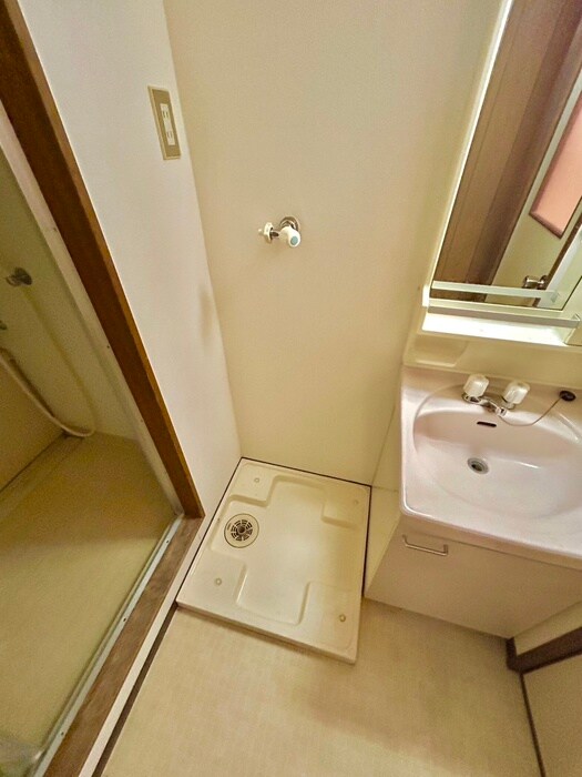 物件内観写真16　(洗濯機置場)