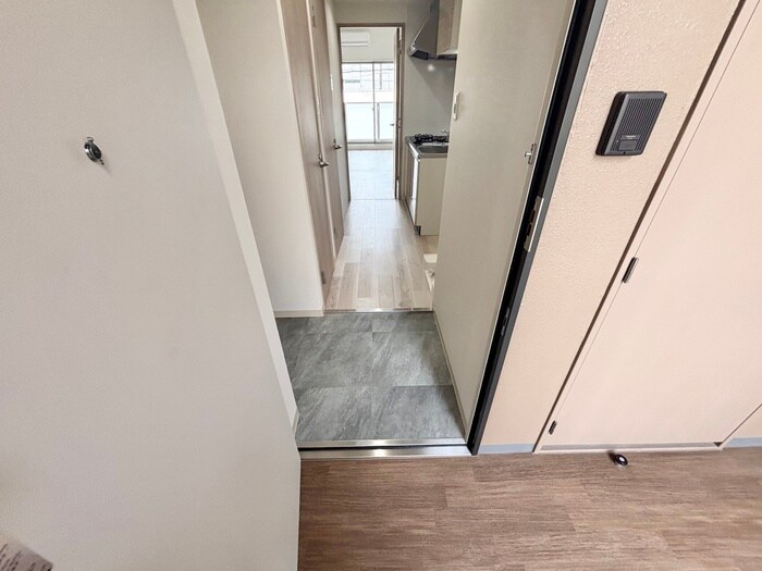 物件内観写真7　(玄関)