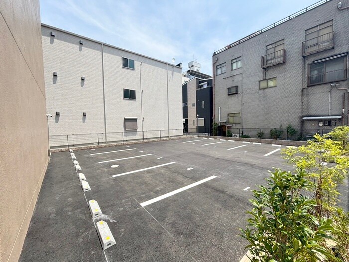 物件外観写真3　(駐車場)