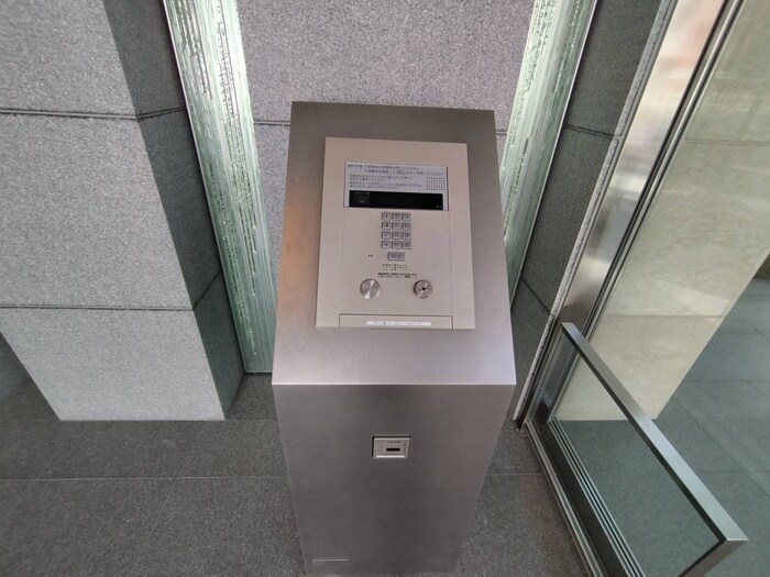 物件外観写真4　(エントランス部分)