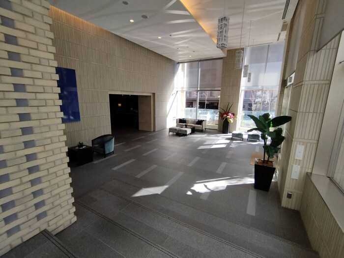 物件外観写真5　(エントランス部分)