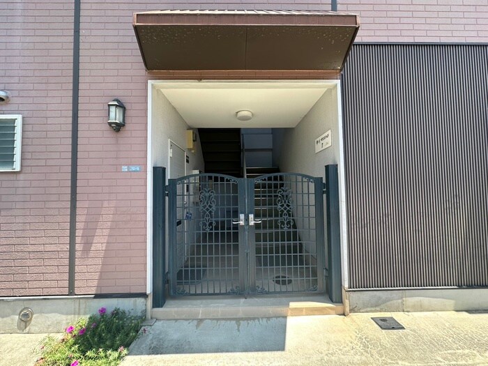 物件外観写真5　(エントランス部分)