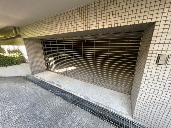 物件外観写真6　(駐車場)