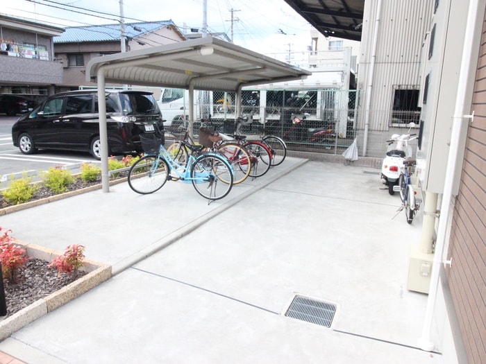 物件外観写真4　(駐輪場)