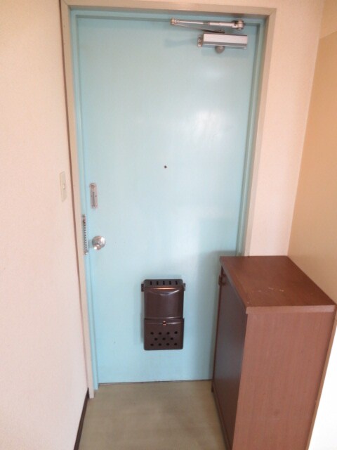 物件内観写真7　(玄関)