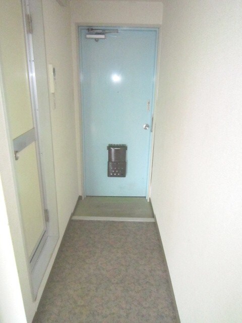 物件内観写真12　(玄関)