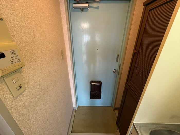 物件内観写真16　(玄関)