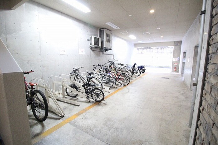 物件外観写真3　(駐輪場)