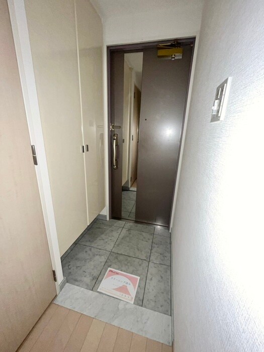 物件内観写真16　(玄関)
