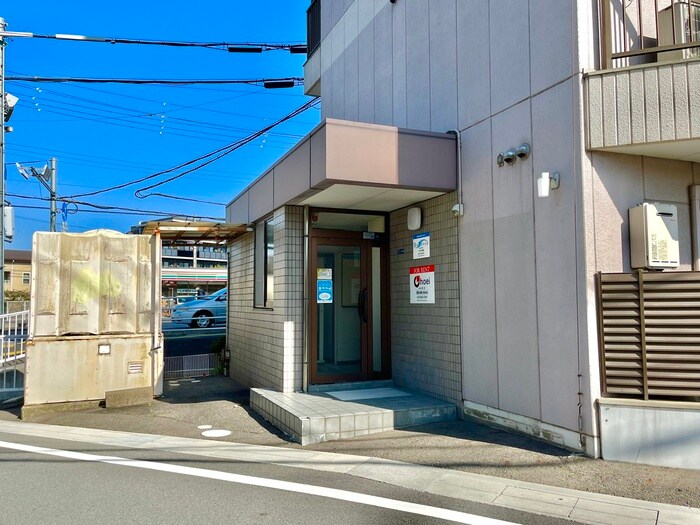 物件外観写真4　(エントランス部分)