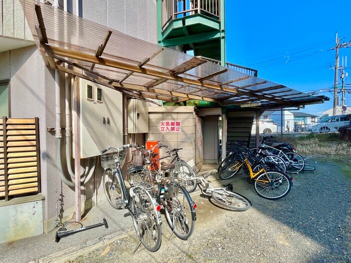 物件外観写真6　(駐輪場)