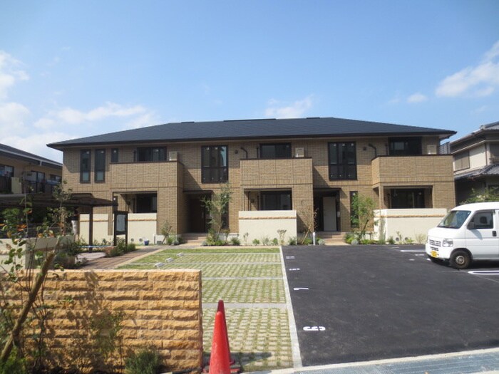 物件外観写真2　(駐車場)