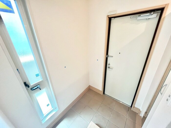 物件内観写真8　(玄関)