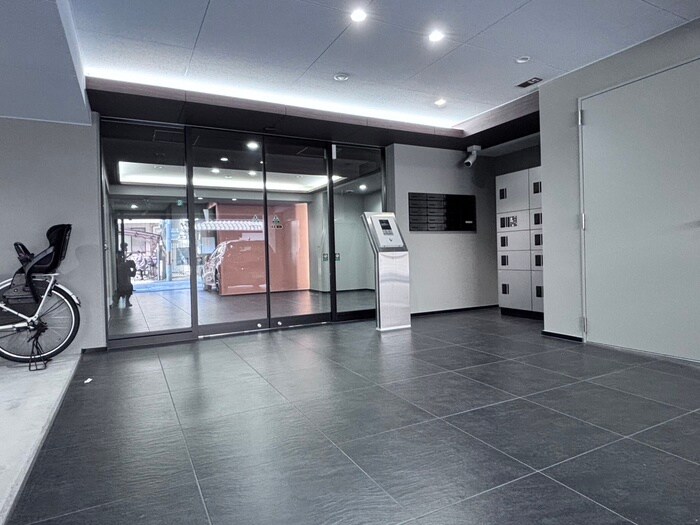 物件外観写真3　(エントランス部分)