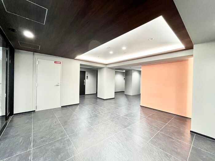 物件外観写真4　(エントランス部分)