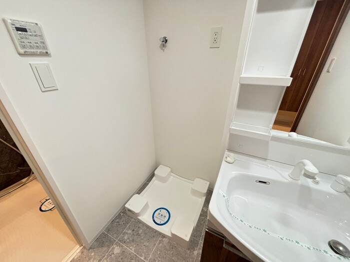 物件内観写真14　(洗濯機置場)