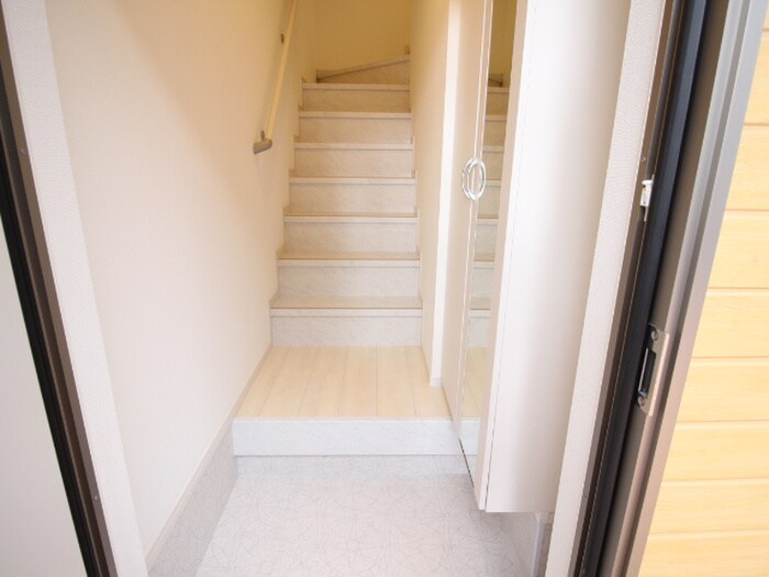 物件内観写真17　(玄関)