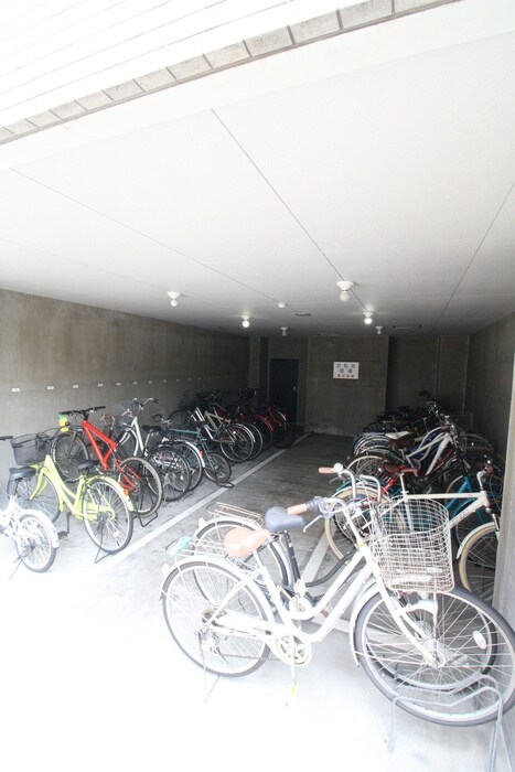 物件外観写真3　(駐輪場)