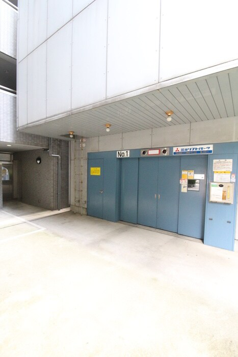 物件外観写真5　(駐車場)