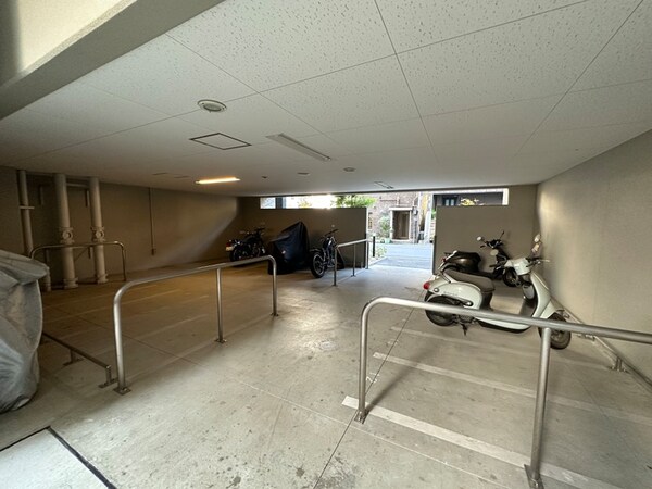 バイク置き場