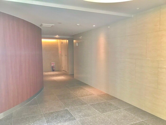 物件外観写真5　(エントランス部分)