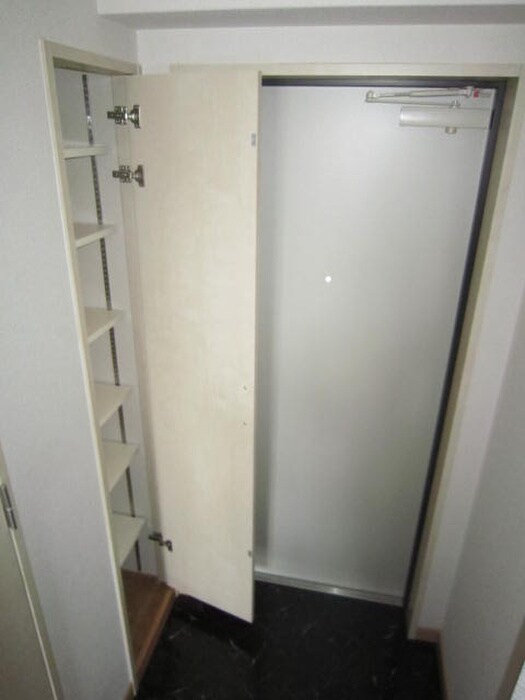 物件内観写真15　(玄関)
