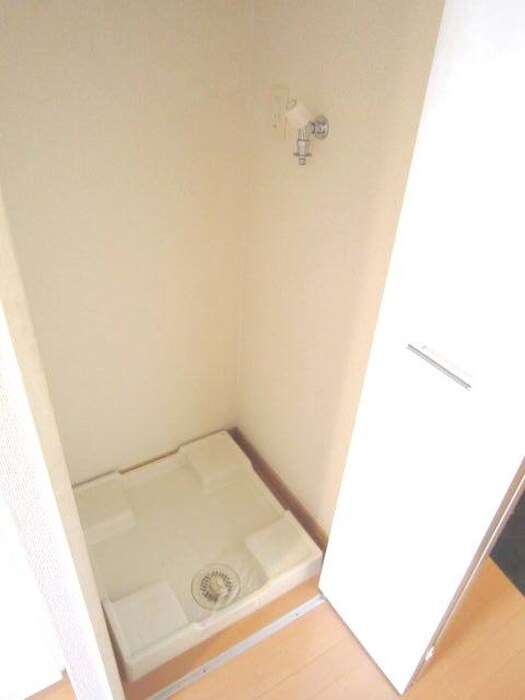 物件内観写真17　(洗濯機置場)