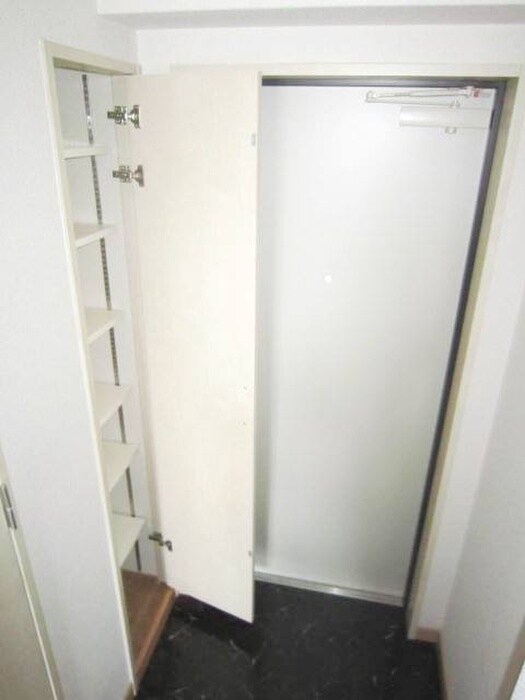 物件内観写真18　(靴箱)