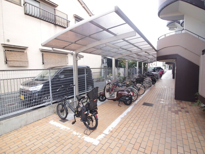 物件外観写真4　(駐輪場)