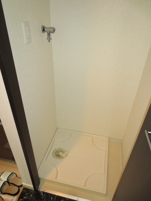 物件内観写真8　(洗濯機置場)