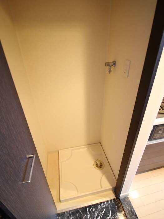 物件内観写真10　(洗濯機置場)