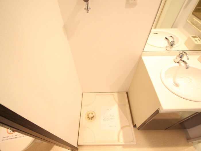 物件内観写真11　(洗濯機置場)