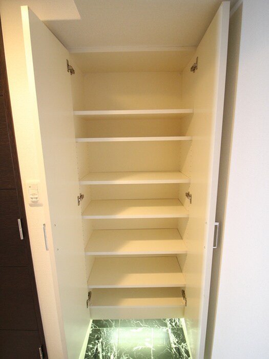 物件内観写真14　(靴箱)