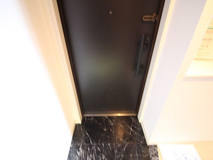物件内観写真16　(玄関)