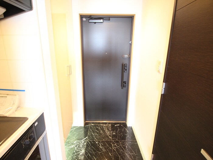 物件内観写真16　(玄関)
