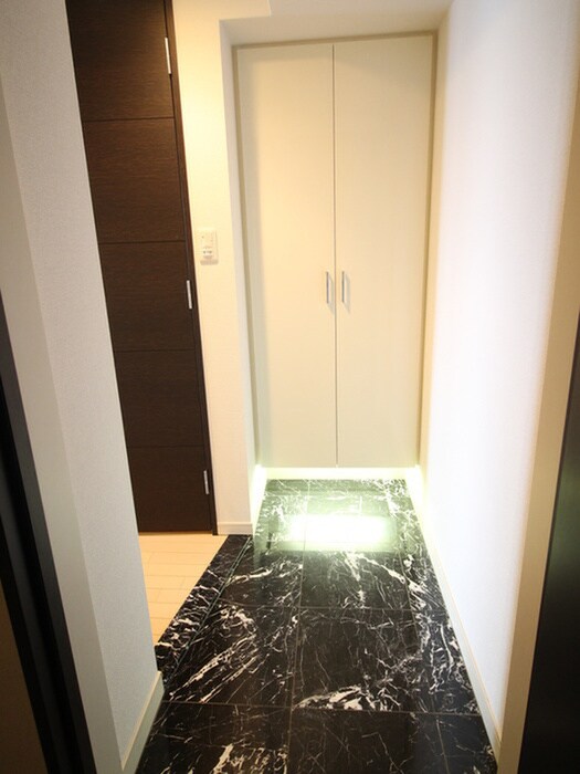 物件内観写真18　(玄関)