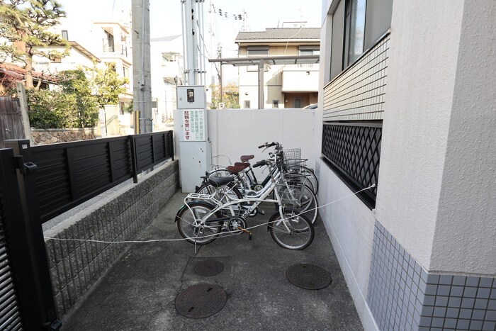 物件外観写真6　(駐輪場)