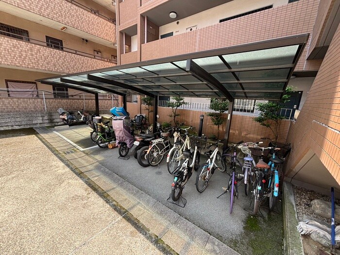 物件外観写真4　(駐輪場)