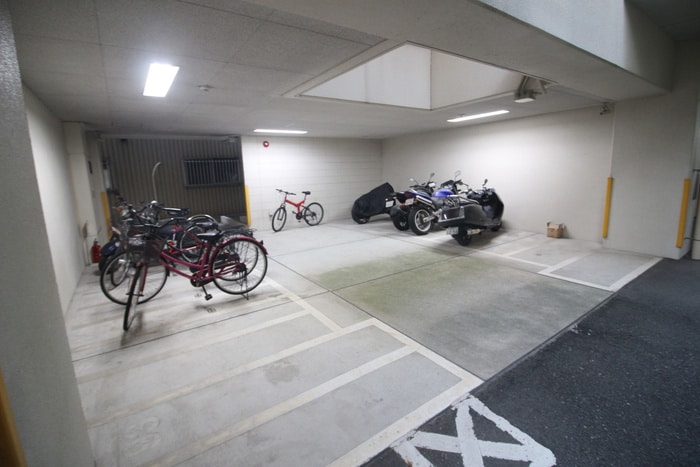 物件外観写真4　(駐輪場)