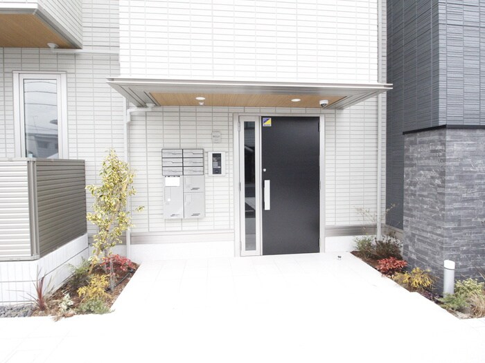 物件外観写真5　(エントランス部分)