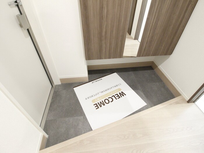 物件内観写真16　(玄関)