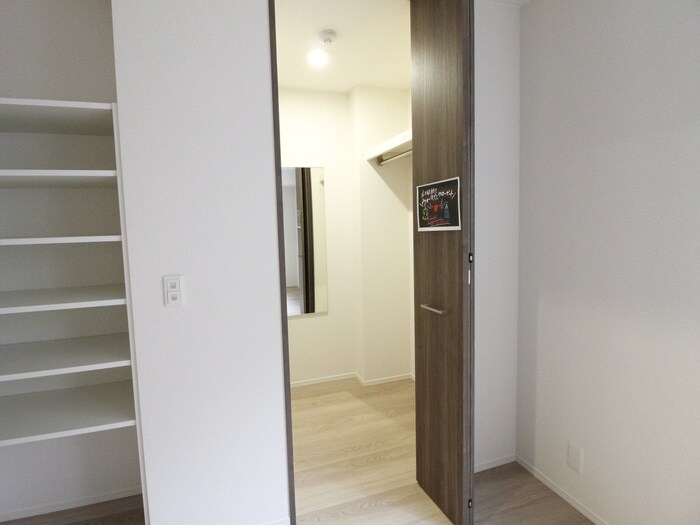 物件内観写真18　(収納)